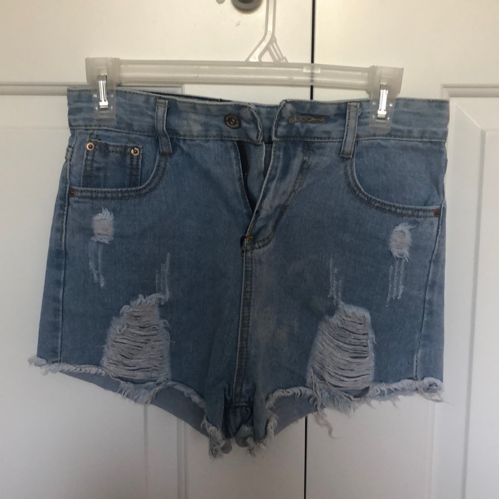 F21 DISTRESSED JEAN SHORTS